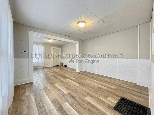 Building Photo - 836 W Grand Ave