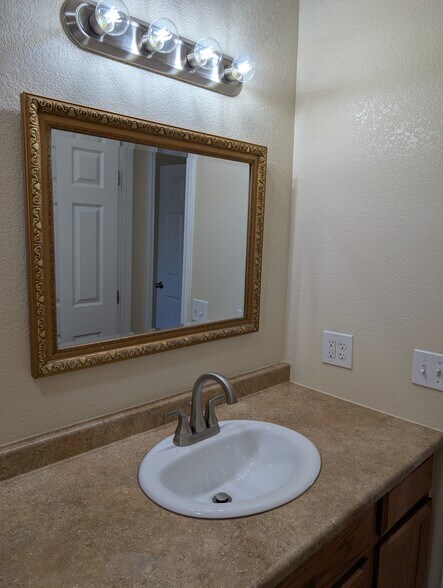 Building Photo - 17980 Manitou Dr
