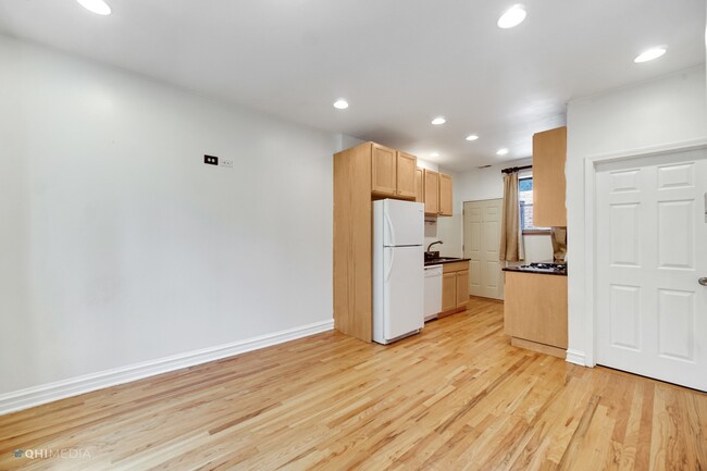 Building Photo - 5252 S Drexel Ave