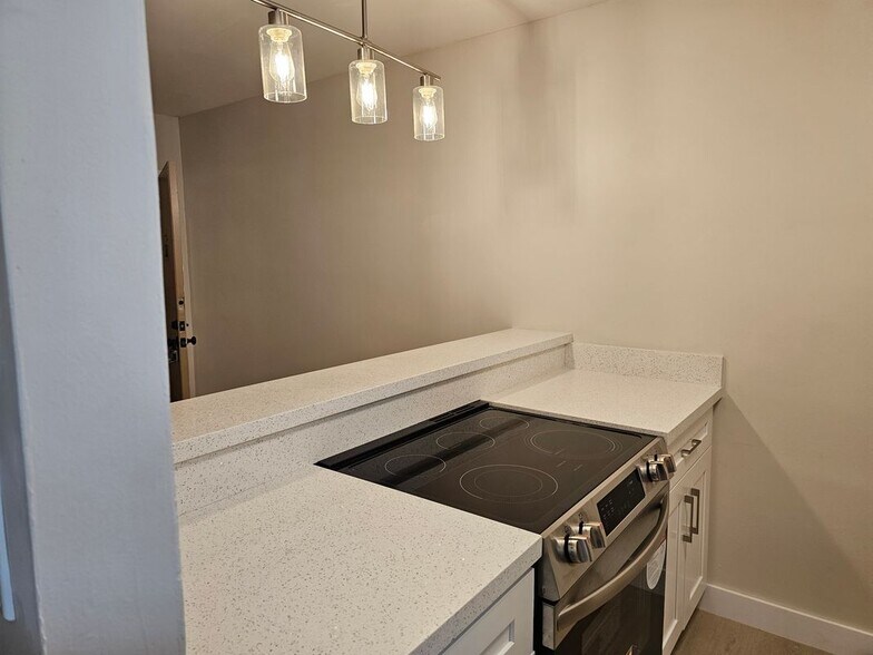 Building Photo - 5821 Washington St