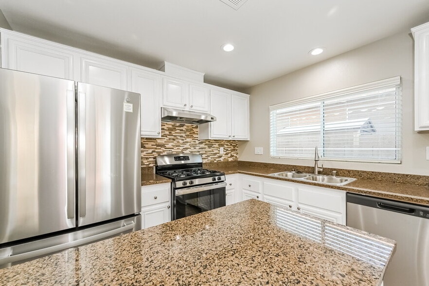 Building Photo - 9534 Vast Valley Ave