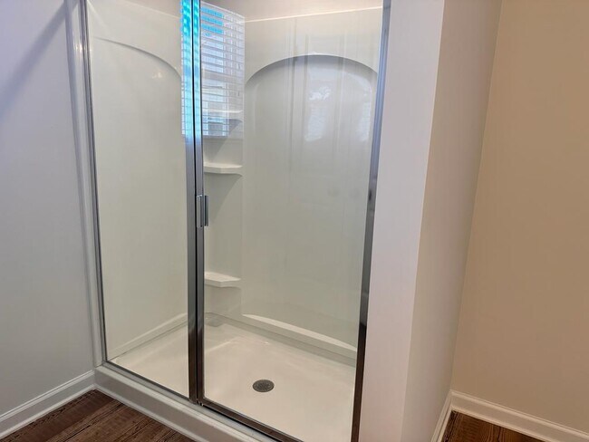 Building Photo - 121 Founders Dr