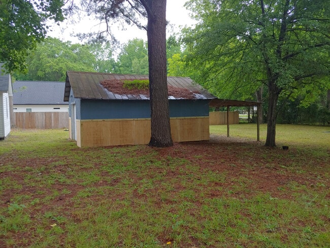 Building Photo - 820 Southern St