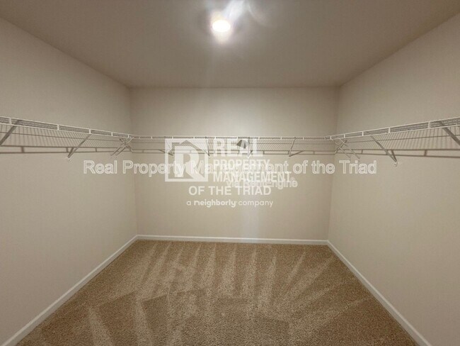 Building Photo - 407 Gulliver Ct