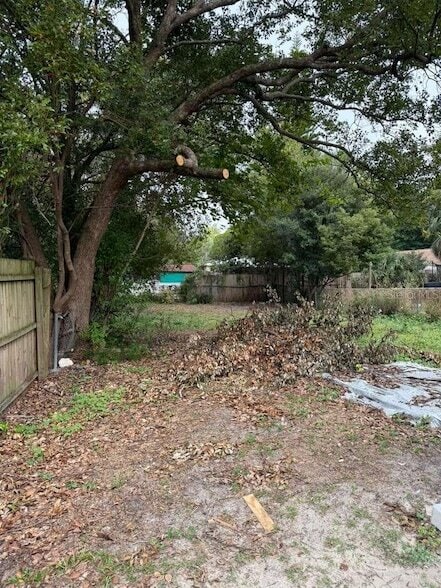 Building Photo - 5793 Oleander Dr