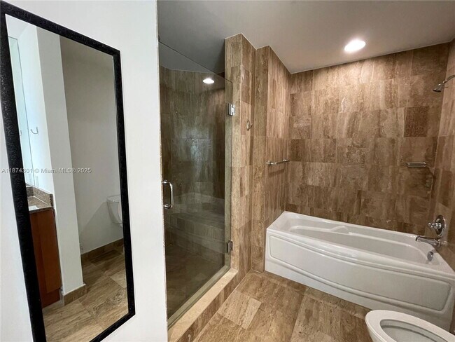 Building Photo - 300 S Biscayne Blvd