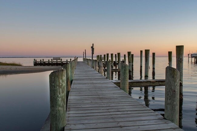 Building Photo - 37444 Castaway Dr