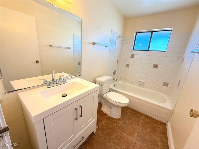 Building Photo - 2080 Karen Ave