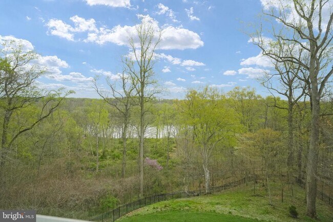 Building Photo - 9884 River Chase Way
