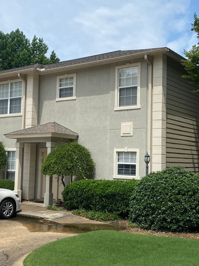 Building Photo - 2109 Harris Dr