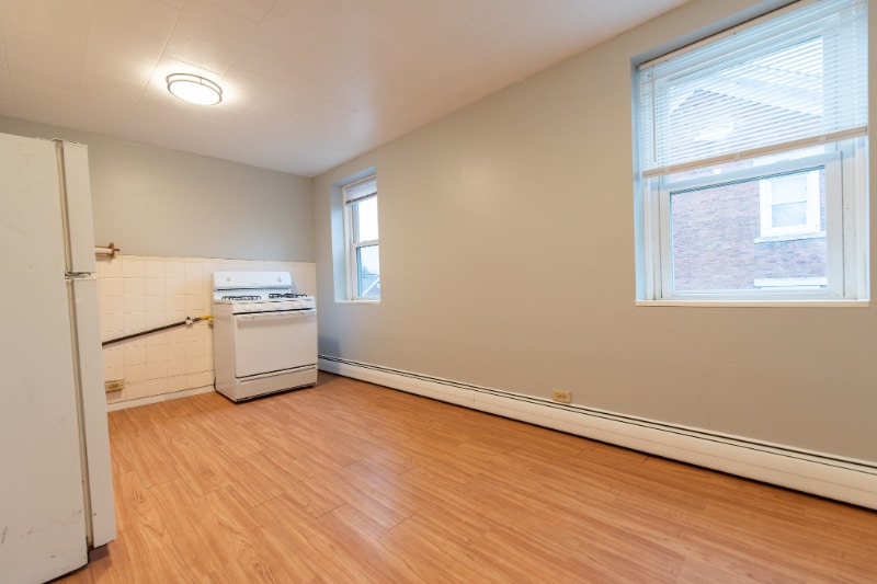 Building Photo - 672 N Main St