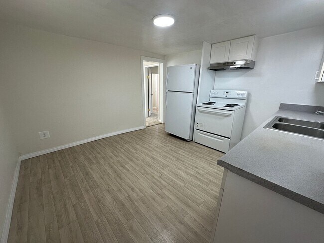 Building Photo - Fresh one bedroom, one bath home in downtown Bishop