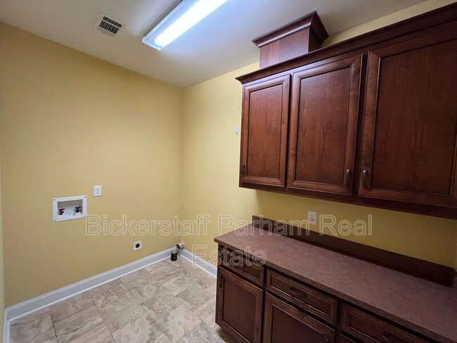 Building Photo - 7073 Spring Walk Dr