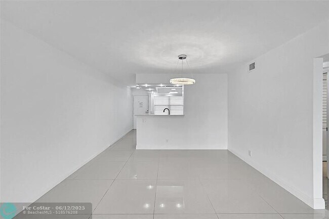 Building Photo - 3005 Portofino Isle