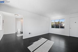 Building Photo - 2428 11th Ave
