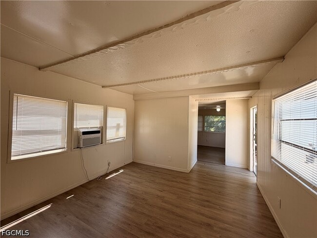 Building Photo - 8205 Suncoast Dr