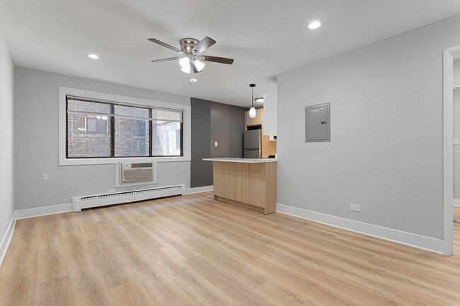 Building Photo - 5534 N Kenmore Ave