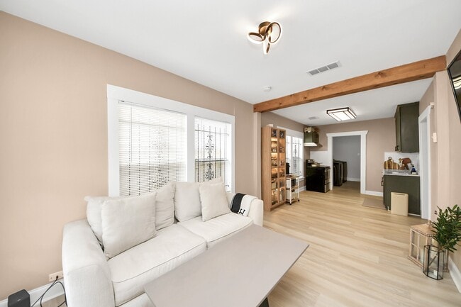Building Photo - 4415 Hershe St