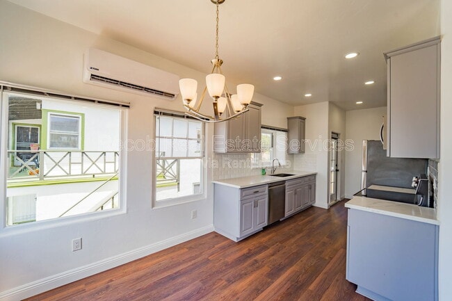 Building Photo - 3345 Columbia St