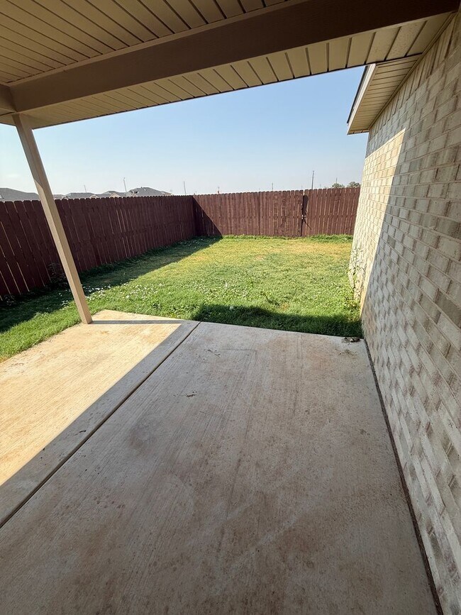 Building Photo - Available Now!! 4/2/2 in Frenship ISD