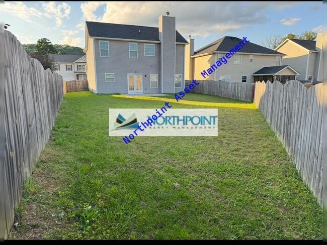 Building Photo - A beautiful 3 bed 2.5 bath home with a fen...