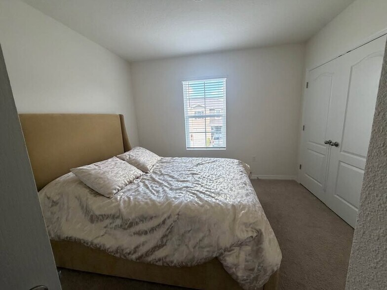 Building Photo - 1623 Thicket Ave