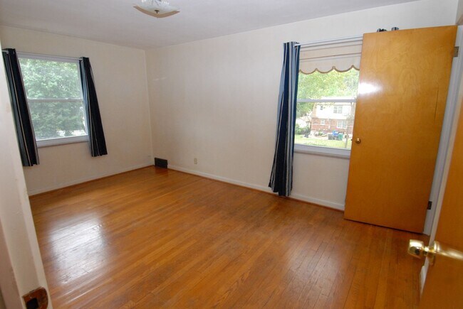 Building Photo - St Louis County/City Greendale/near UMSL