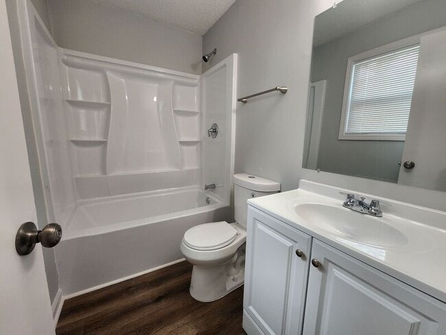 Building Photo - 709 W Creek Cir