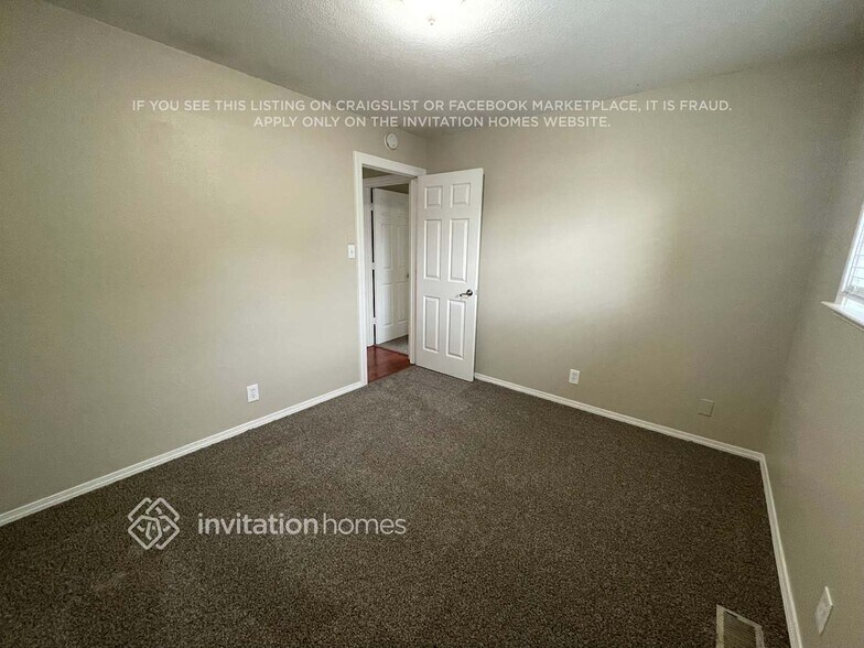 Building Photo - 3343 Hacienda Way