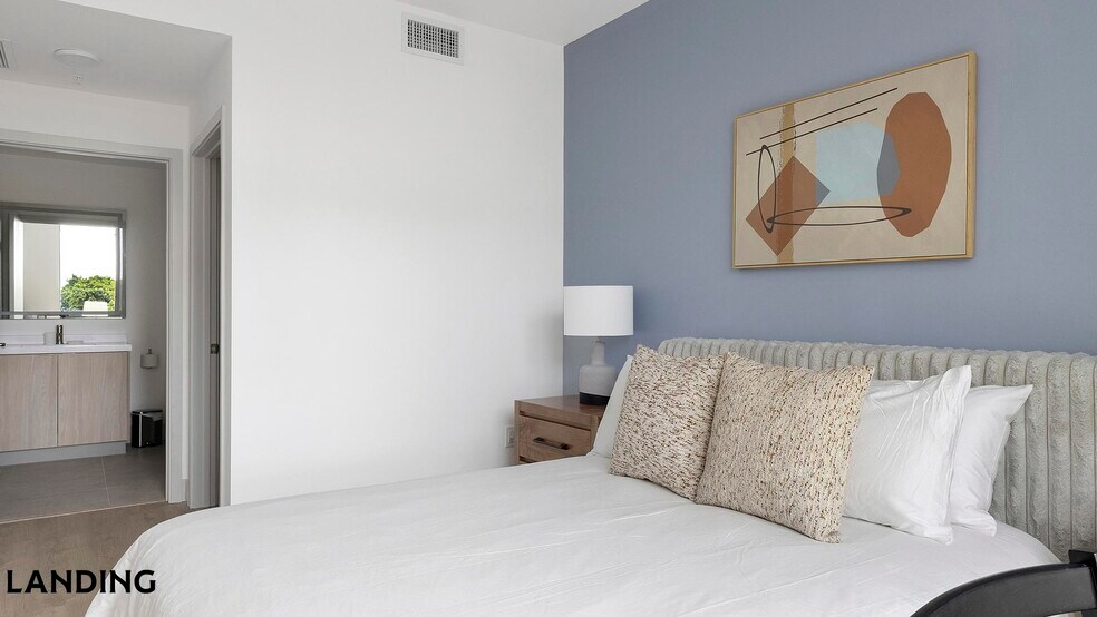 Building Photo - 1155 NE 126th St