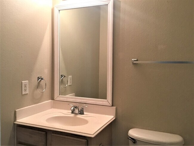 Building Photo - 20927 Banyan Crest Ln