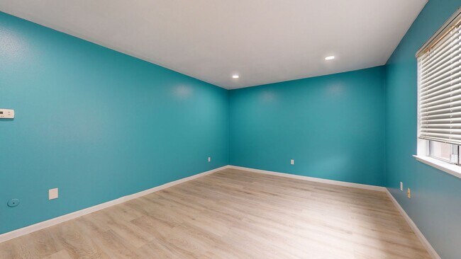 Building Photo - Rumble1617/1619