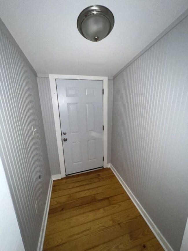 Building Photo - 3-Bedroom Home with Hardwood Floors & Open Living Space – Deposit Alternative Available!