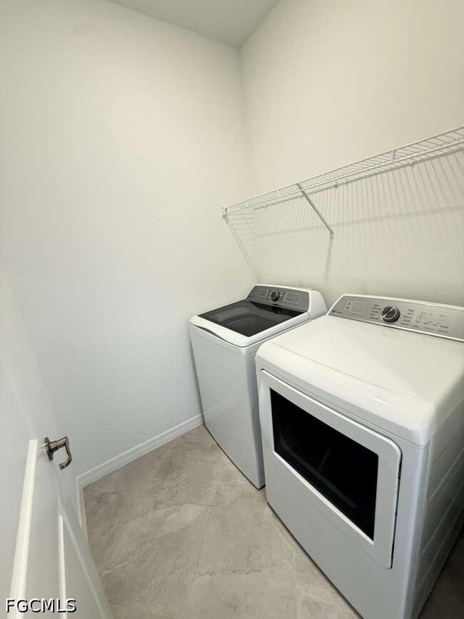 Building Photo - 14778 Martingale Pl