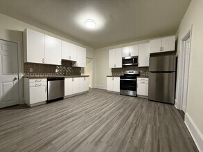 Building Photo - Updated 4BR House now showing!