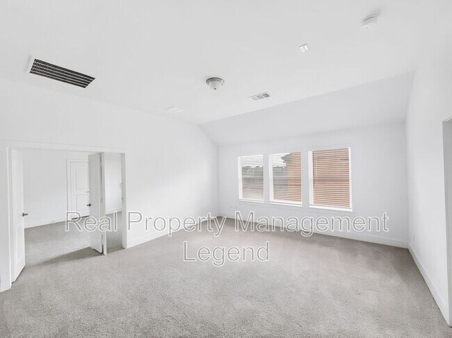 Building Photo - 1019 Modesto Dr