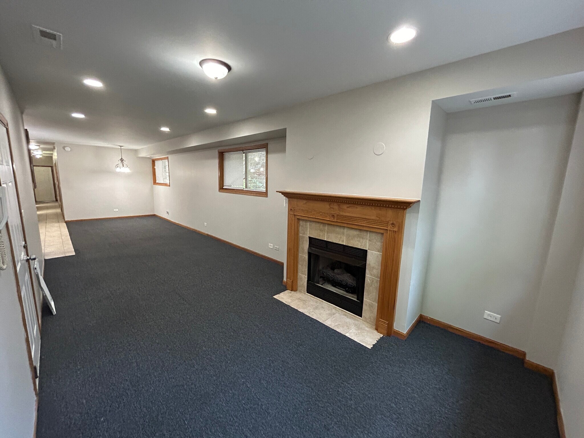 Building Photo - 5642 S Prairie Ave