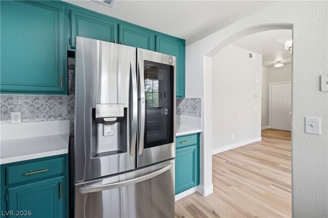 Building Photo - 315 Seine Way