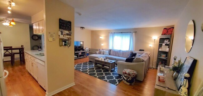 Building Photo - Centrally located, elegantly updated 2-bed...
