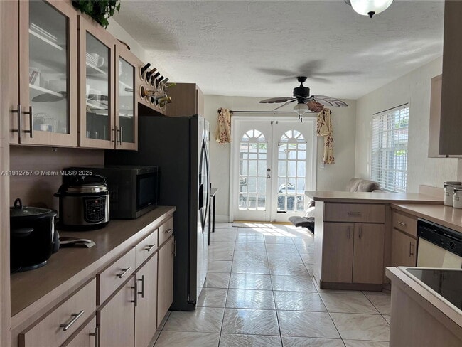 Building Photo - 120 SW 68th Ave