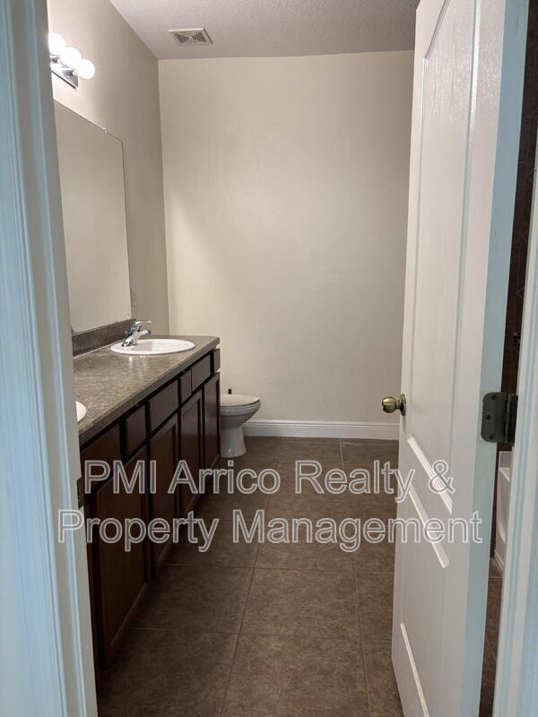 Building Photo - 8611 Olive Moss Ct