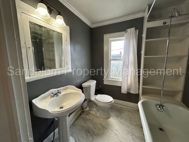 Building Photo - FOR LEASE | Riverview | 1 Bed, 1 Bath Gara...