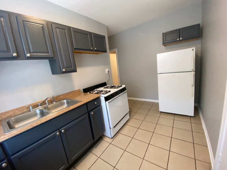 Building Photo - 3723-3729 W Grand Ave