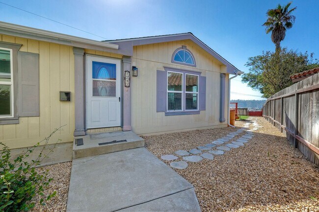 Building Photo - 2241 Meadow Lark Dr