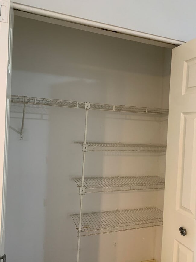 Building Photo - 2 Bedroom 1.5 Bath Townhome in Pleasant Gr...