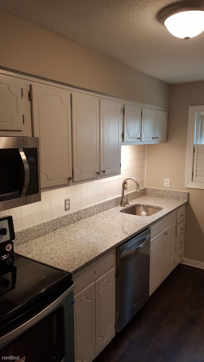 Building Photo - 2 br, 1.5 bath Condo - 6301 New Market