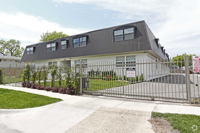 4927 San Jacinto St - 4914-4916 San Jacinto St