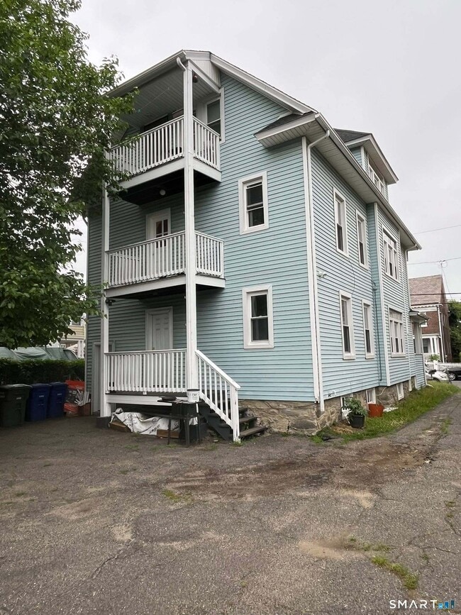 Building Photo - 417 Willow St