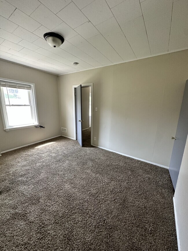 Building Photo - 572 W. 5th Street Apartments LLC