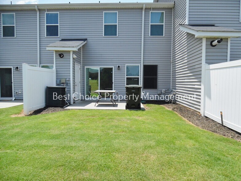 Building Photo - 8 Outback Dr